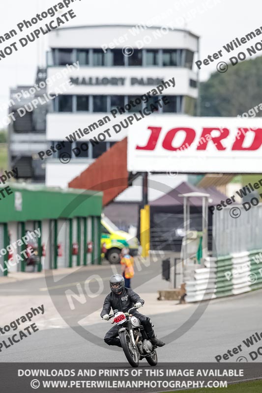 Vintage motorcycle club;eventdigitalimages;mallory park;mallory park trackday photographs;no limits trackdays;peter wileman photography;trackday digital images;trackday photos;vmcc festival 1000 bikes photographs